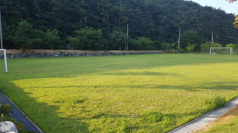 산들바다힐링캠프펜션 뒤편 풋살경기장